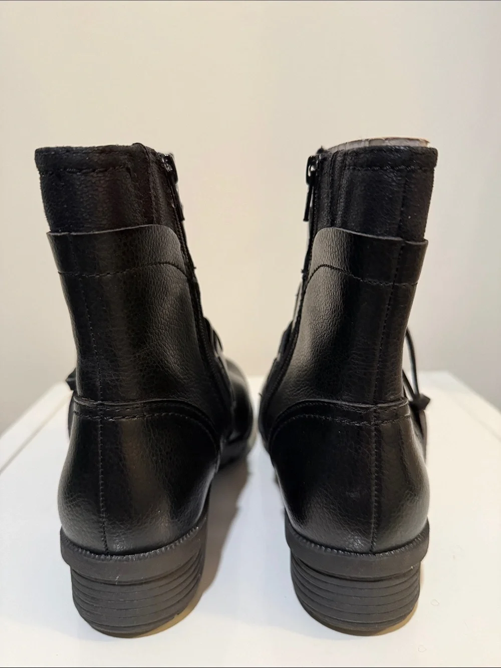 Clarks Women's Riddle Avant Black Leather Ankle Zip Boots Size 6.5